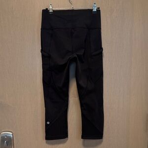 Lululemon 6 Cropped Black Leggings with pockets